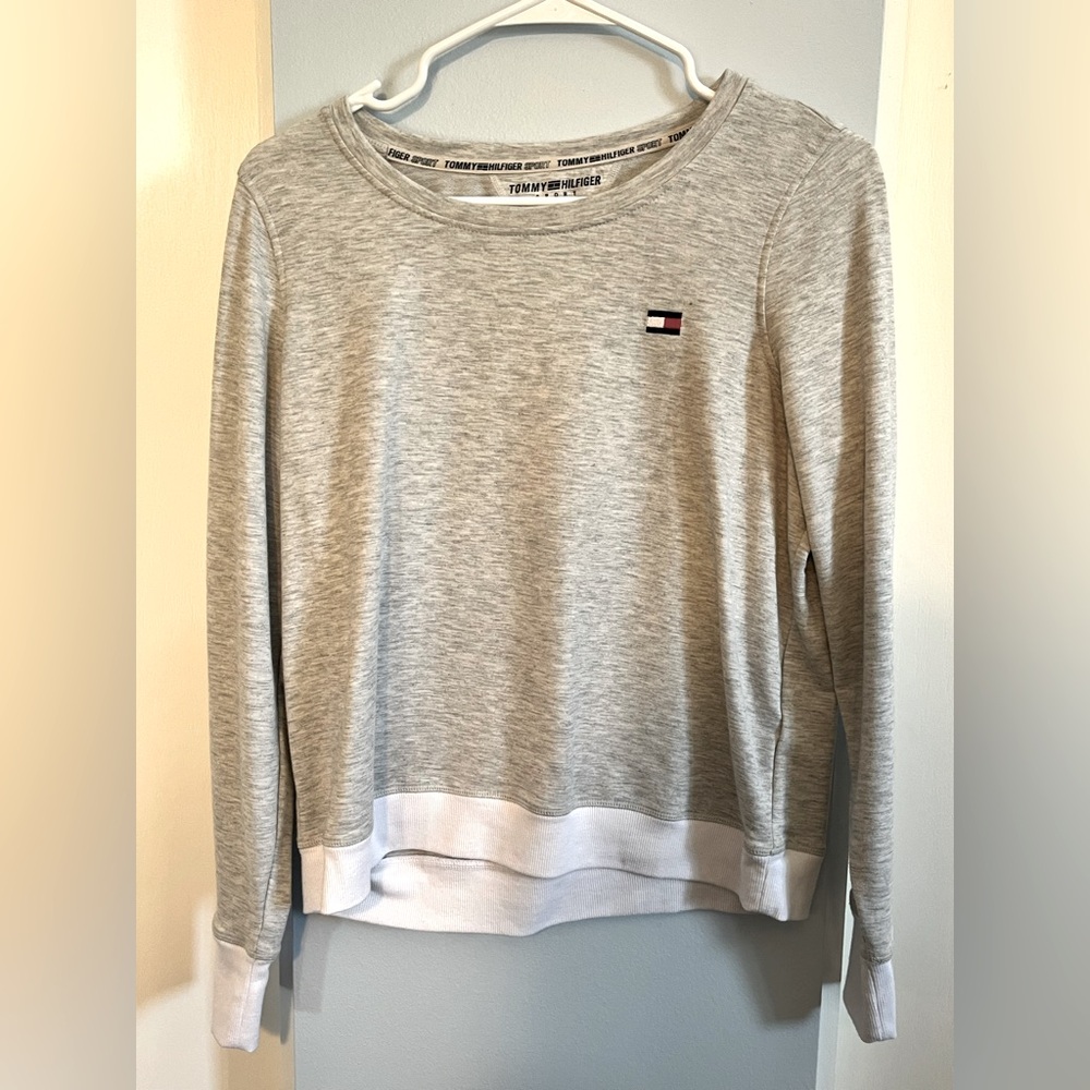Tommy Hilfiger women’s sport pullover in grey size small
